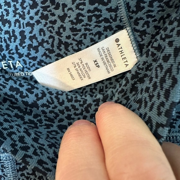 Athleta Salutation Stash Pocket II Textured 7/8 Tight - Picture 8 of 8